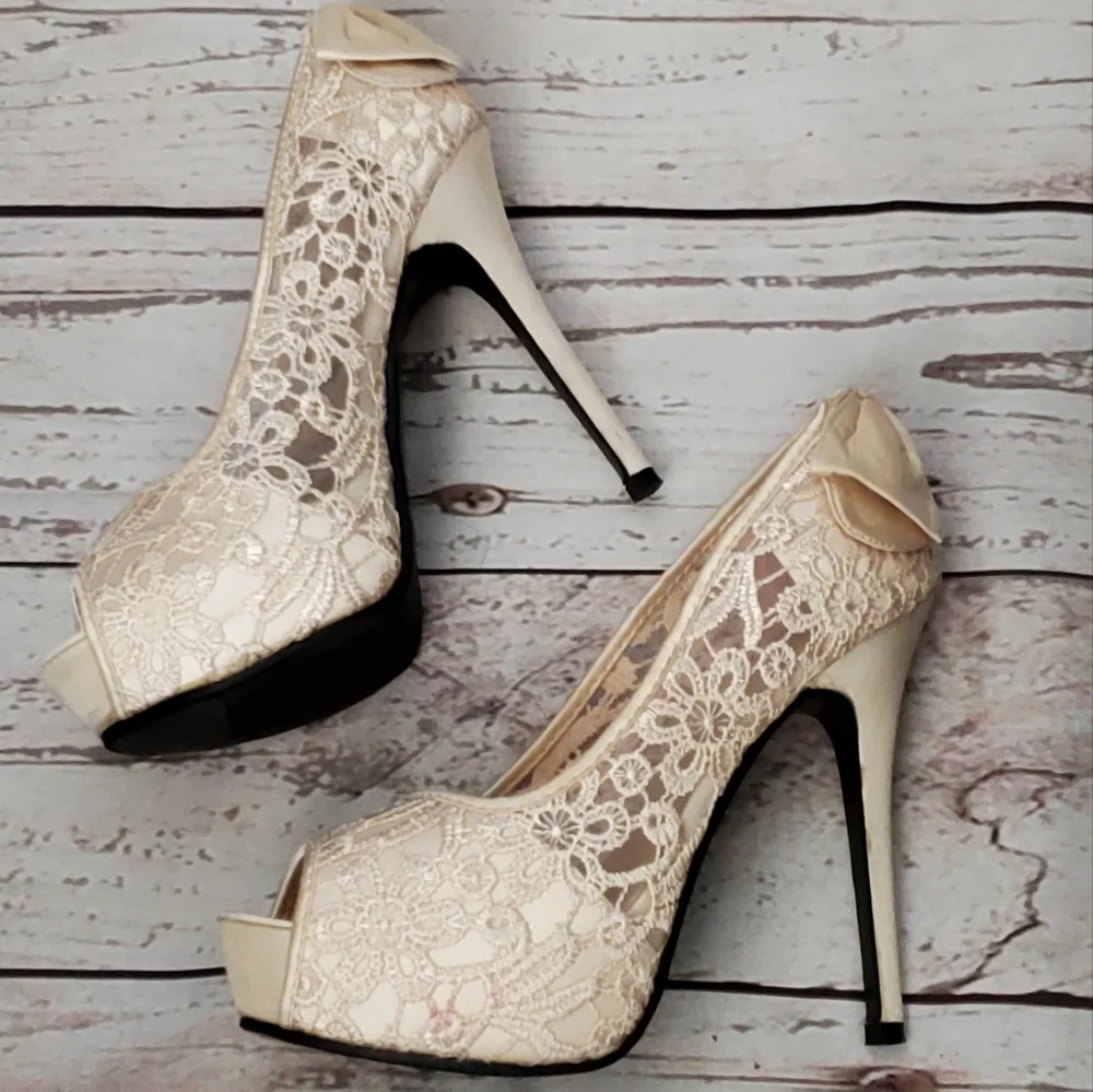 Sexy MM cream lace and mesh platform heels with bows size 39, size 9